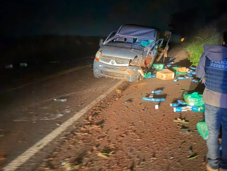 PF divulga detalhes sobre grave acidente com van que capotou durante fuga na BR-163