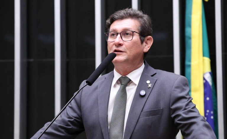Comissão de Segurança aprova projeto que regulamenta porte de arma para empresários 