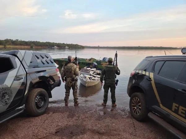 Embarcação e 540 quilos de maconha apreendidos no interior de Santa Helena