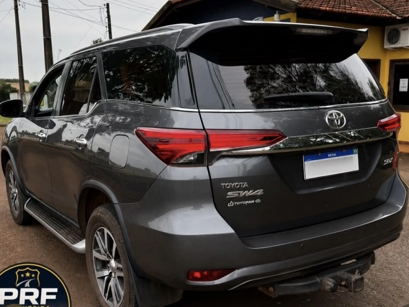Em Mercedes, PRF recupera caminhonete furtada que seguia para o Paraguai