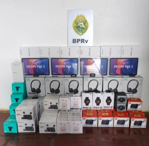 BPRv apreende três malas com celulares, tablets e outros eletrônicos em ônibus na PR-585, em Toledo