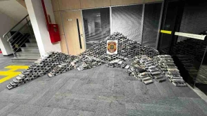 PF apreende mais 725 kg de cocaína escondidos sob piso de imóvel em Itajaí