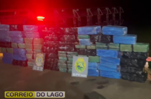 Forças policiais interceptam mais de 1 tonelada de maconha no Lago de Itaipu no distrito de Sub-Sede, em Santa Helena