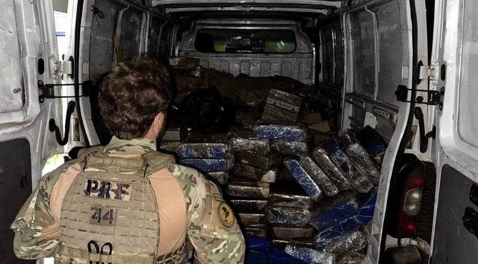 Frete de R$ 2,8 mil termina com apreensão de 350 kg de maconha na BR-467