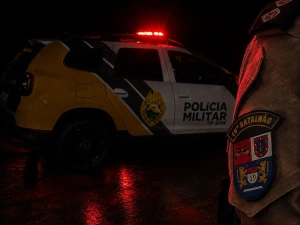 Homem abandona bateria furtada, tenta levar carro e acaba preso em Toledo