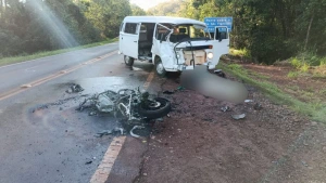 Jovem motociclista morre após colisão com Kombi na PR-317, em Toledo