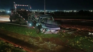 Ford Del Rey capota após ser atingido na traseira na Av. Egydio Gerônymo Munaretto, em Toledo