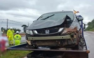 Carro capota após aquaplanagem e colisão na BR-163 em Marechal Rondon