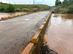 Água sobe e Ponte do Rio Guaçu é interditada entre Mercedes e Nova Santa Rosa