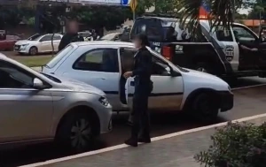 Motorista embriagado fecha carro de delegado, faz ameaças e acaba preso em Guaíra