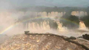 Cataratas do Iguaçu têm vazão 10 vezes acima da média nesta quarta (14)