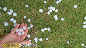 Granizo atinge São Roque e chama a atenção de moradores em Santa Helena