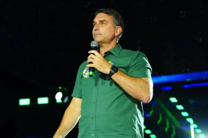 Flávio Bolsonaro contesta derrota e anuncia pedido de anulação