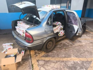 Homem e mulher são presos com carro carregado de cigarros em Guaíra
