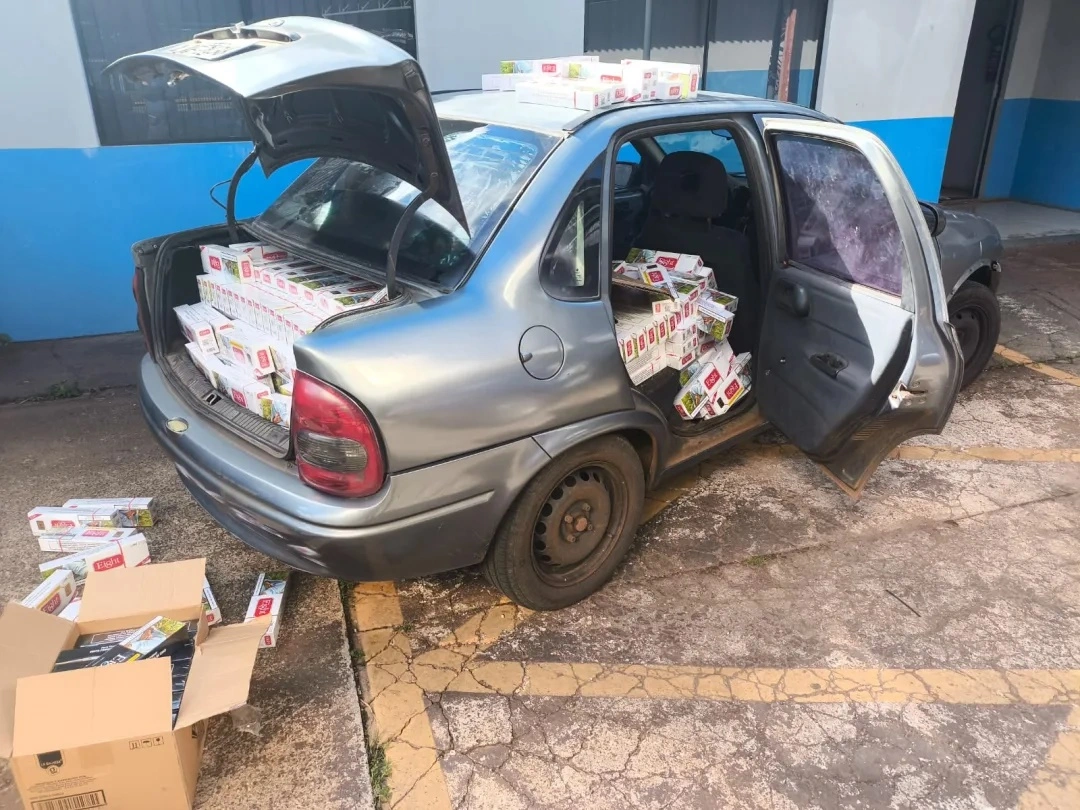 Homem e mulher são presos com carro carregado de cigarros em Guaíra