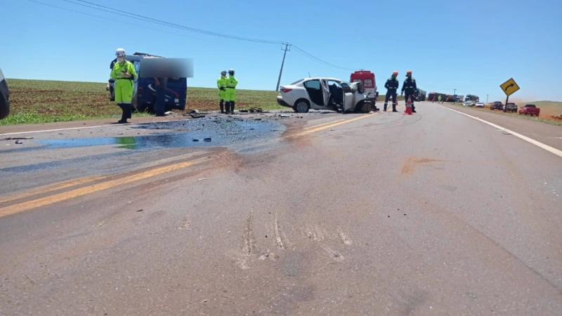 Mulher morre e pessoas ficam feridas em acidente entre carro e ônibus na BR-369