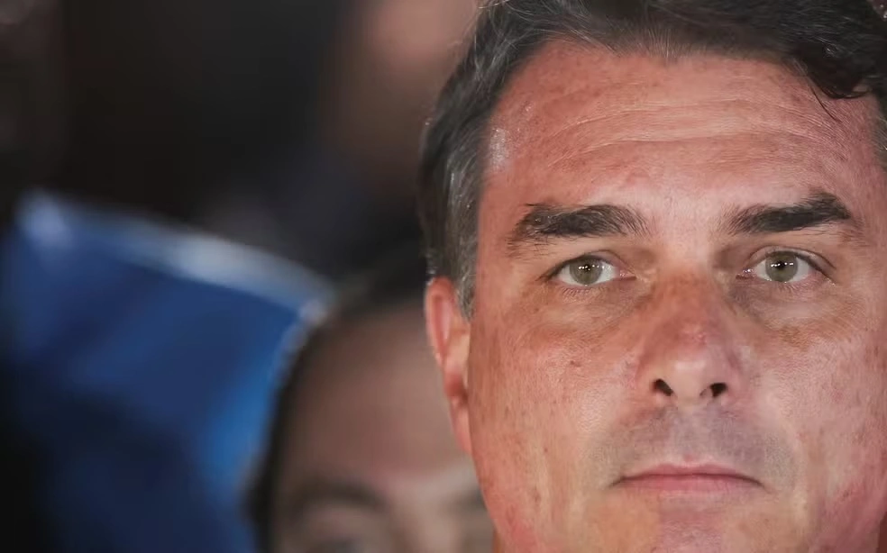 Departamento de Estado dos EUA diz à CNN que emitirá vistos para Flávio