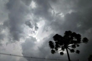 Paraná tem alerta de tempestades e previsão de chuva nesta quinta-feira