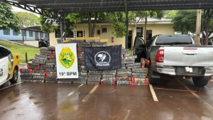 Perseguição na BR-163 termina com Hilux carregada com 1,3 tonelada de drogas apreendida em Toledo