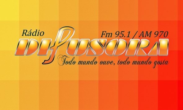 A rádio Caiobá FM e Difusora AM 590 desejam um Feliz Natal a todos
