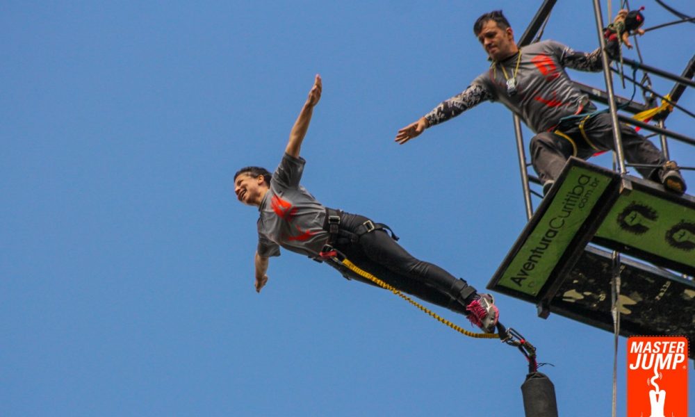 Für den Sonntags-Bungee-Sprung bei Marechal Rondon – Rádio Difusora do Paraná sind noch Plätze frei