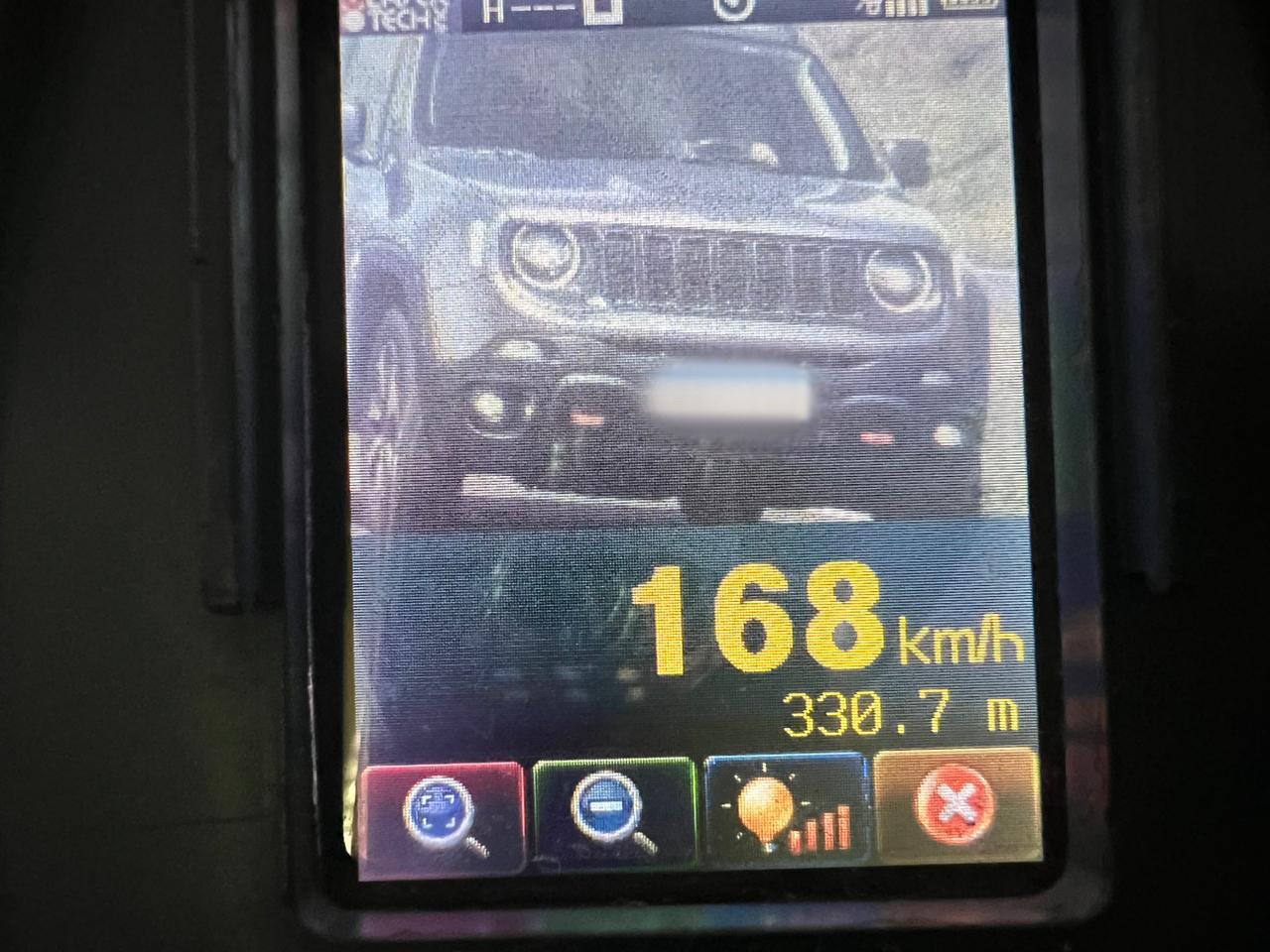 Automóvel a 168km/h