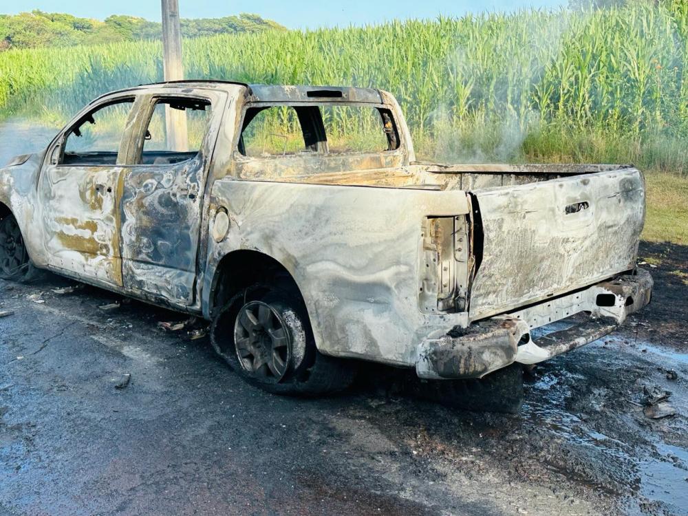 Camionete furtada em Nova Santa Rosa é incendiada em Novo Horizonte