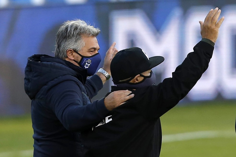 Maradona (de boné) em sua última aparição pública, no dia de seu aniversário de 60 anos — Foto: Getty Images