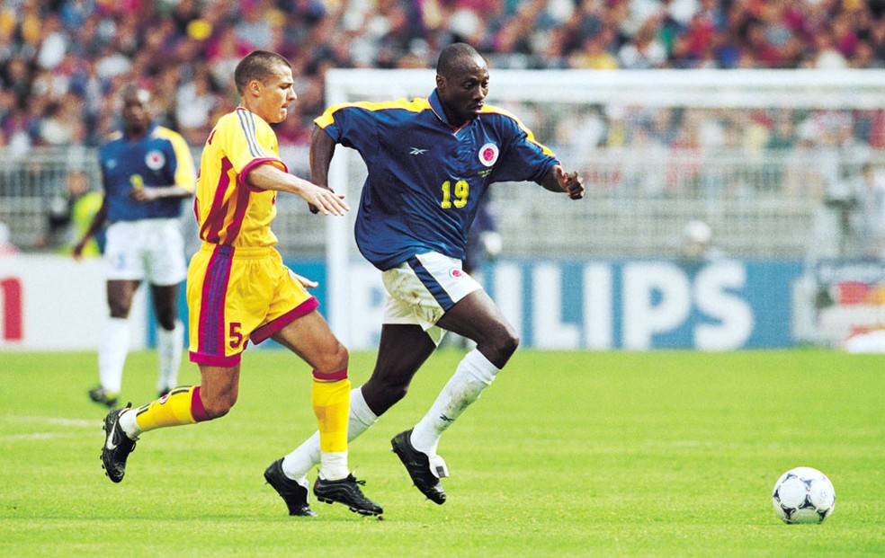 Freddy Rincón em ação pela Colômbia em 1998 — Foto: Getty Images