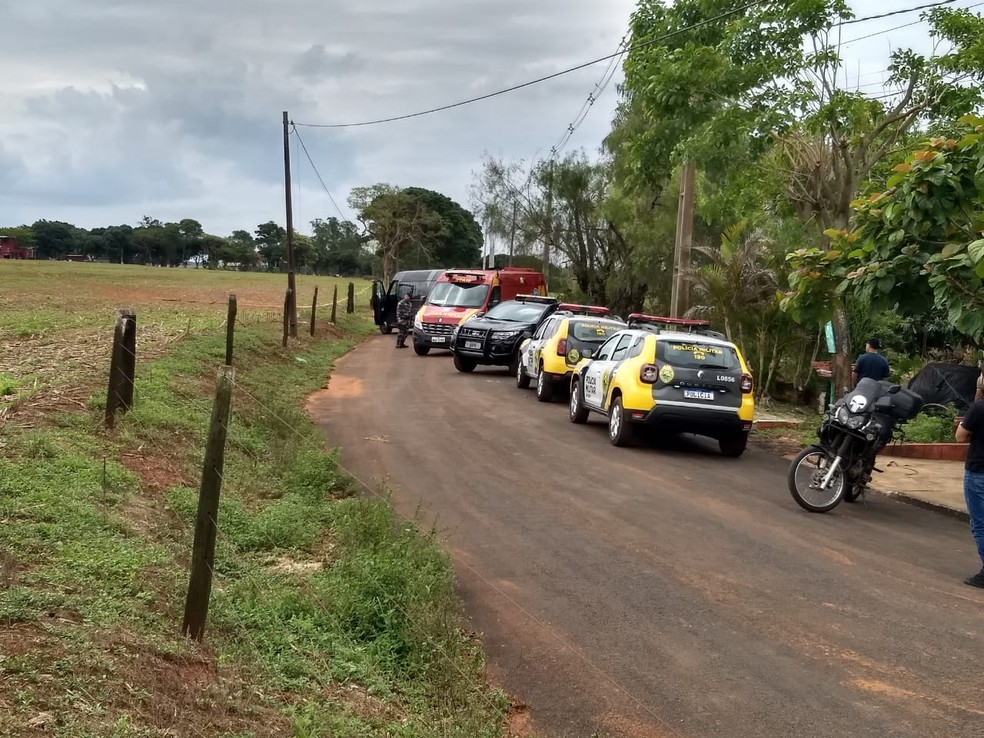 Esquadrão antibombas foi chamado para identificar itens semelhantes a explosivos — Foto: William Brisida/RPC