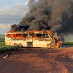 VÍDEO: Ônibus pega fogo entre Palotina e Terra Roxa