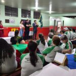 Alunos da EJA recebem medalhas durante encerramento do Projeto “Cidadania e Justiça também se Aprende na Escola”