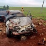 Carro carregado com maconha capota após fugir da PRF na BR-369 em Cascavel