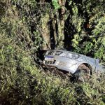 Carro sai da pista e atinge árvore na PR-495, em Marechal Cândido Rondon