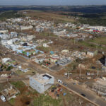 Governador sanciona lei que institui auxílio de R$ 1 mil por família afetada por desastres naturais