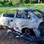 Astra é encontrado completamente destruído pelo fogo em estrada rural de Nova Santa Rosa