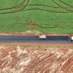 Iniciada a pavimentação asfáltica sobre pedras irregulares na Linha Concórdia