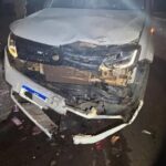 Colisão frontal envolve Amarok e motocicleta