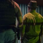 Idoso suspeito de estuprar a própria neta é preso após ser linchado por populares