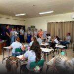 Educação em Pato Bragado avança com entrega de telas interativas na volta às aulas