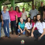 Horto de Pato Bragado recebe comitiva da UFSCar e Cooplantas para intercâmbio sobre plantas medicinais